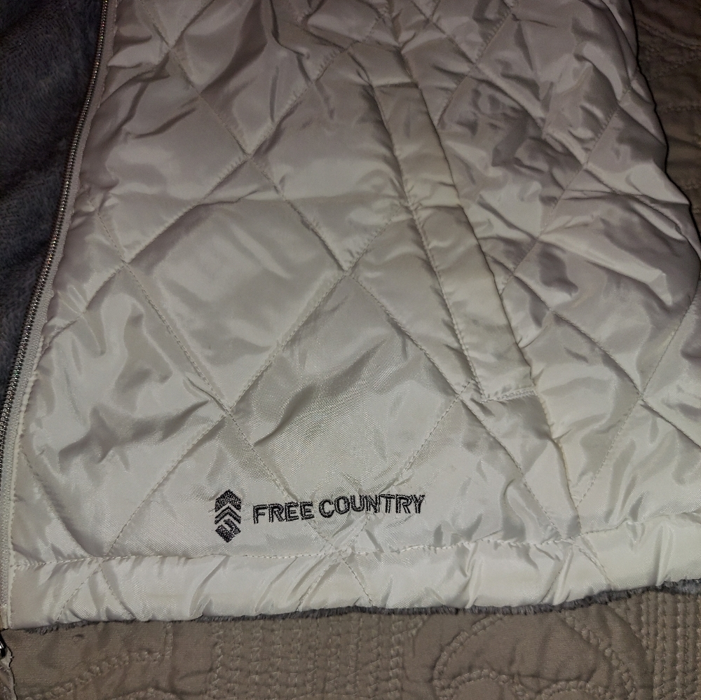 White Free Country light weight reversible vest. X